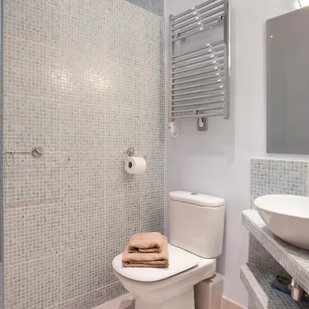Luxury Cosy 3 Bedroom With Private Terrace Apartmán